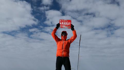 Výstup na Ararat a přechod pohoří Kačkar